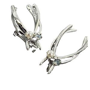 Vintage Two wishbone silver colored vintage scatter pins.